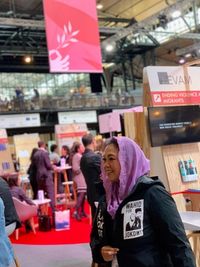 Yenny Wahid Bicara Soal Baju Tulisan Arab Pegon Tetap Jokowi