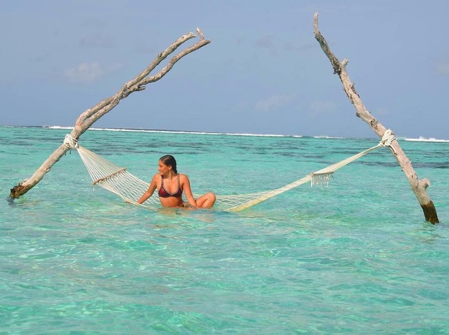 Dalam balutan bikini, perempuan 22 tahun ini kerap memamerkan tubuhnya yang aduhai.  Foto: Instagram/@matildefmf