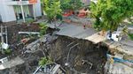 Ngeri! Potret dari Langit Jalan Gubeng yang Ambles