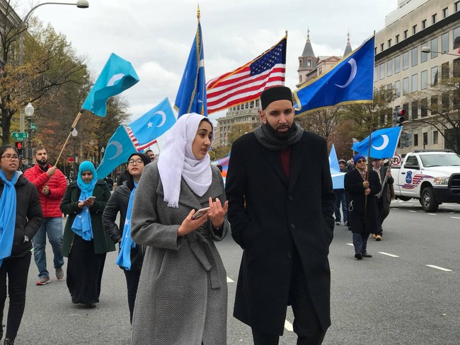 Orang tua Aydin Anwar memutuskan untuk pindah ke Amerika Serikat. Namun, tak tinggal diam, sang ayah terus menyuarakan keadilan untuk muslim Uighur yang ada di China. Foto: Dok. Aydin Anwar