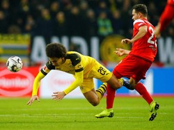 Meski dominan, Dortmund terus kesulitan menghadapi agresivitas Fortuna. (Foto: REUTERS/Thilo Schmuelgen)