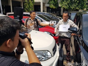 Munculnya Kardus Bandeng Presto di Rekonstruksi Suap Hakim Semarang