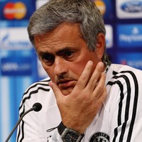 Jose Mourinho menjadi sorotan setelah Manchester United memecatnya sebagai pelatih baru-baru ini. Sebelumnya, ia pernah melatih untuk Chelsea dan Real Madrid. Semasa kariernya, Jose kerap melengkapi gayanya dengan aksesori mewah berupa jam tangan mewah keluaran high-end brand. Seperti jam Richard Mille ini. (Foto: Getty Images)