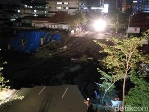 Misteri di Balik Amblesnya Jalan Gubeng di Surabaya
