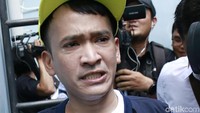 Ia pun menyerahkan semuanya kepada pihak yang berwajib. Pool/Palevi S/detikFoto.