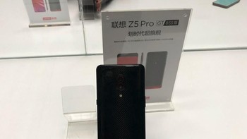 Mengusung sidik jari di bawah layar. Foto: Sina Mobile