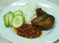 Nampol! Begor, Gurame dan Iga dengan Sambal Super Pedas