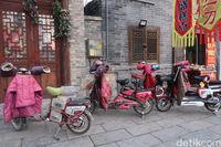 Sepeda listrik di parkiran (Bonauli/detikTravel)