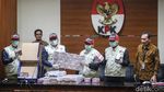 Banyak Banget, Tumpukan Uang OTT Kemenpora