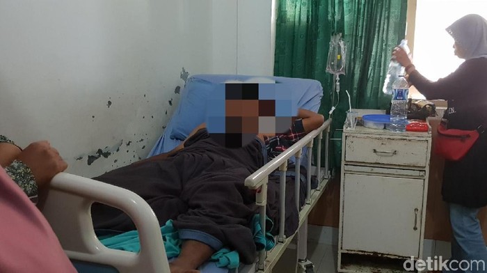 Biker di Sukabumi Patah Tulang Tertimpa Kayu Gelondongan