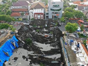 Amblesnya Jalan Gubeng, Imbas Proyek Basemen RS yang Bermasalah