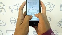 Pegang HP dengan dua tangan dan mengetik dengan kedua jempol, artinya kamu orang kreatif. Kamu juga memiliki percaya diri yang tinggi. Namun terkadang memiliki kepribadian yang lemah dan ketakutanmu kerap menjadi penghalang untuk melakukan suatu hal. Foto: detikHealth