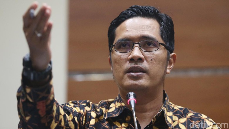 Geledah Rumah Pejabat Dinas PUKP Yogyakarta, KPK Sita Uang Rp 130 Juta Geledah Rumah Pejabat Dinas PUKP Yogyakarta, KPK Sita Uang Rp 130 Juta