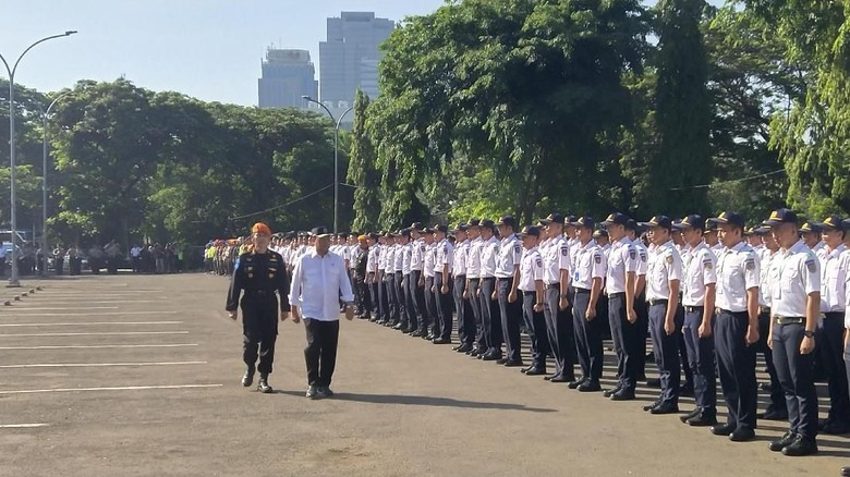 Apel Natal di Stasiun Gambir, Menhub Imbau Pelayanan Ditingkatkan Apel Natal di Stasiun Gambir, Menhub Imbau Pelayanan Ditingkatkan