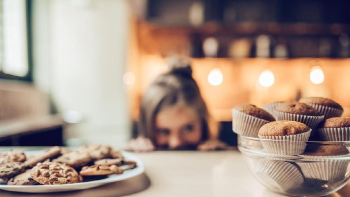 Jangan Sampai Keliru! Ini Beda Emotional Eating Vs Lapar Beneran