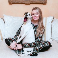 Sejak foto pernikahannya dengan pria Magelang itu viral, akun media sosial Polly dibanjiri penggemar. Ia pun jadi populer di Instagram. Foto: Instagram @pollyoddsocks