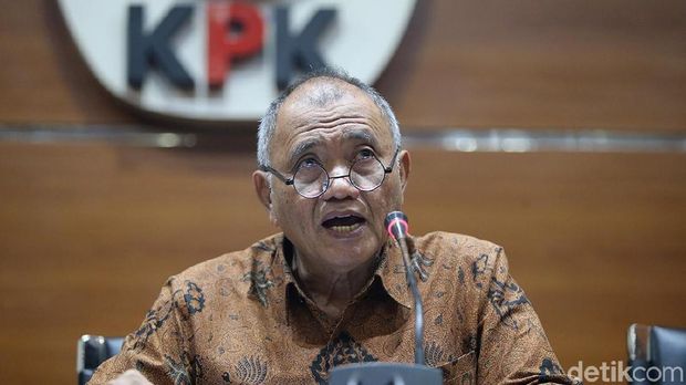 Ketua KPK Agus Rahardjo yang ditunjuk jadi panelis memastikan tidak datang ke debat perdana.