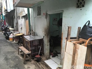 Lagi, Warga di Gang Sempit Jakbar Kaget Ditagih Pajak Mobil Mewah
