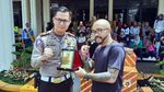 Riuhnya Emak-emak Diajak Polantas Praktik Kendarai Motor
