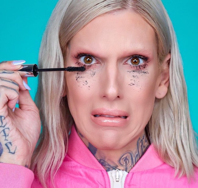 Jeffree Star, vlogger kecantikan hits yang review-review makeupnya selalu ditunggu. Jeffree mengungkapkan bahwa dia pernah mendapatkan tawaran mengulas kosmetik dengan bayaran fantastis. Foto: dok. Instagram (@jeffreestar)
