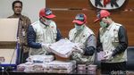 Banyak Banget, Tumpukan Uang OTT Kemenpora