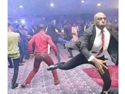 Meme Paul Pogba Kegirangan Jose Mourinho Dipecat