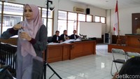 Inneke pun hanya mempertegas bahwa ia hanya melaksanakan tugasnya sebagai seorang istri saja.