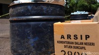 Menurut Dirjen Kependudukan dan Catatan Sipil (Dukcapil) Kemendagri Zudan Arif Fakrulloh ada 1.378.146.000 keping KTP elektronik yang dimusnahkan dengan cara dibakar.