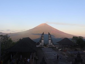 Mengenal Pura Lempuyang Bali yang Bikin Turis Kecewa