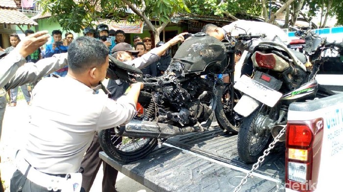 Dua Motor Tabrakan Hingga Terbakar, Dua Bikers Tewas