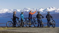 Molde menawarkan banyak petualangan. Kamu bisa trekking dan naik sepeda untuk menjelajahi perbukitannya, main kayak, naik kapal ferry dan bertualang ke pulau-pulau kecilnya (Visit Norway)