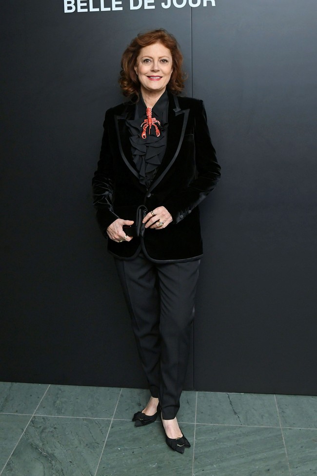 Aktris Susan Sarandon menghadiri perayaan 50 tahun film Belle De Jour yang digelar oleh rumah mode Yves Saint Laurent (YSL) di Museum of Modern Art, New York City, belum lama ini. Jarang muncul di layar lebar, Susan belakangan lebih sibuk menjalani perannya sebagai aktivis.  Foto: Mike Coppola/Getty Images
