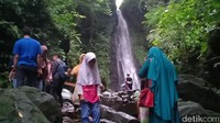 Air terjun berpadu hutan pinus, Srambang Park tidak diragukan lagi. Tahun 2018 pengelola memperoleh omset di atas Rp 1 miliar (Sugeng Harianto/detikTravel)