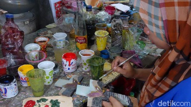 Omzet Bisnis Suvenir Fiber Glass di Jombang Rp 100 Juta Jelang Natal