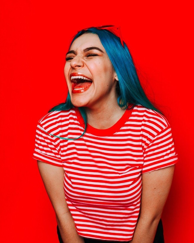 Wanita cantik lain yang muncul dalam video berdurasi delapan menit tersebut adalah Sofia Alcastro. Sofia dikenal dengan kanal YouTube dengan tema yang menyenangkan. Kebanyakan video Sofia dilakukan bersama teman-temannya. Foto: Instagram