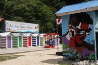 Pantai Primadona Maluku Tengah Kini Berwarna-Warni