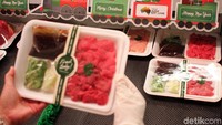 Para petugas pun menemukan daging sebesar 25.703 Kg tak layak konsumsi tetap dijual di supermarket tersebut.