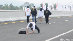 Selebrasi Unik Pramono Anung di Tol Trans Jawa