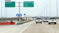 Dengan total jarak dari Jakarta ke Surabaya lewat tol mencapai 760 km, maka kedua kota tersebut diproyeksi bisa dicapai dalam waktu 10 jam saja.