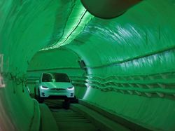 Terowongan Ajaib Elon Musk Bikin Mobil Melesat 240 Km Per Jam