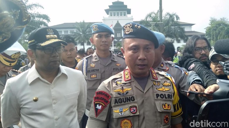 Dua Polisi di Jabar yang Meninggal Saat Pemilu Naik Pangkat Dua Polisi di Jabar yang Meninggal Saat Pemilu Naik Pangkat