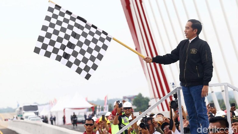 Ke Lampung, Jokowi Resmikan Tol Terpanjang di Indonesia Ke Lampung, Jokowi Resmikan Tol Terpanjang di Indonesia