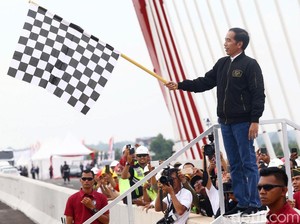 Ke Lampung, Jokowi Resmikan Tol Terpanjang di Indonesia