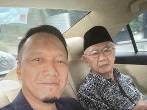 Jenazah Gus Sholah Akan Disemayamkan di Mampang, Jaksel