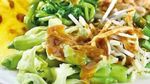 Aduh, Enaknya! Sarapan Pecel Kembang Turi Plus Rempeyek