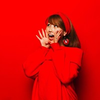 Mewakili para ibu, ada Chika yang dikenal sering upload video mengenai traveling, budaya, dan bahasa. Semenjak hamil dan melahirkan, wanita yang dikenal sebagai Bilingirl Chika tersebut juga kerap berbagi mengenai parenting.  Foto: Instagram