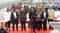 Jokowi mengatakan, kini masyarakat bisa melewati jalur darat dari Merak hingga ke Pasuruan, Jatim. Atau dari Jakarta hingga Surabaya.