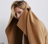 Zara Ditertawakan karena Tampilkan Model Pakai Blazer Terbalik