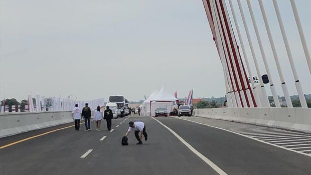 Seskab, Pramono Anung selebrasi peresmian Tol Trans Jawa.