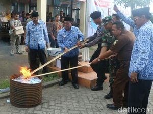 Rusak, Dispendukcapil Blitar Musnahkan Puluhan Ribu e-KTP